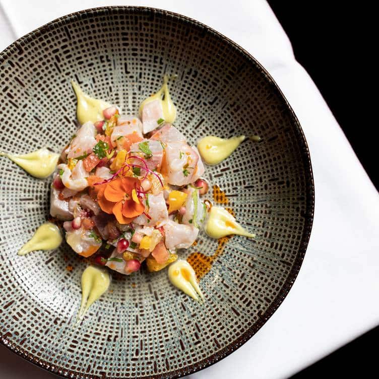 O PORTIE DE DESERTGATITA IN INTERIORUL RESTAURNTULUI L'EMPIRE DU 8ÈME