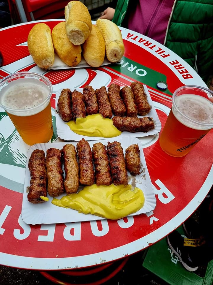 mici cu mustar si bere la Terasa Obor. Cei mai buni mici din București