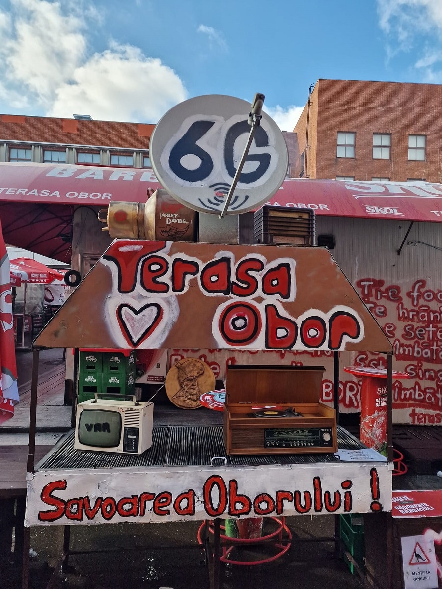 gratarul de la Terasa obor vopsit cu rosu si alb