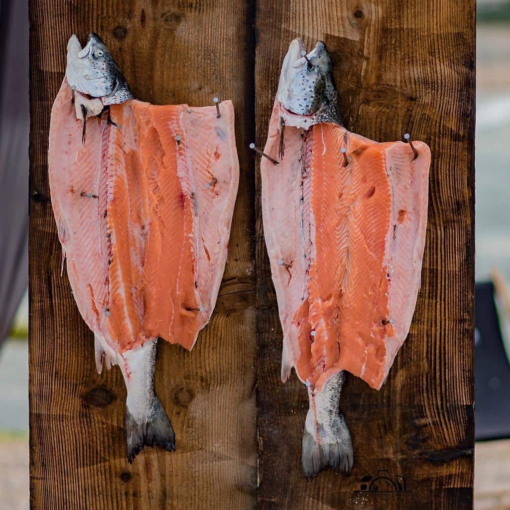 2 pesti eviscerati, pregatiti de gratar