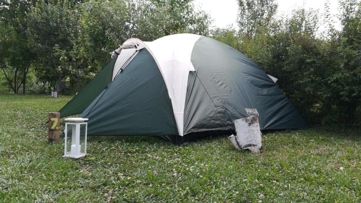 Cort in gradina de la Lavander Garden Camping, Bonțida.