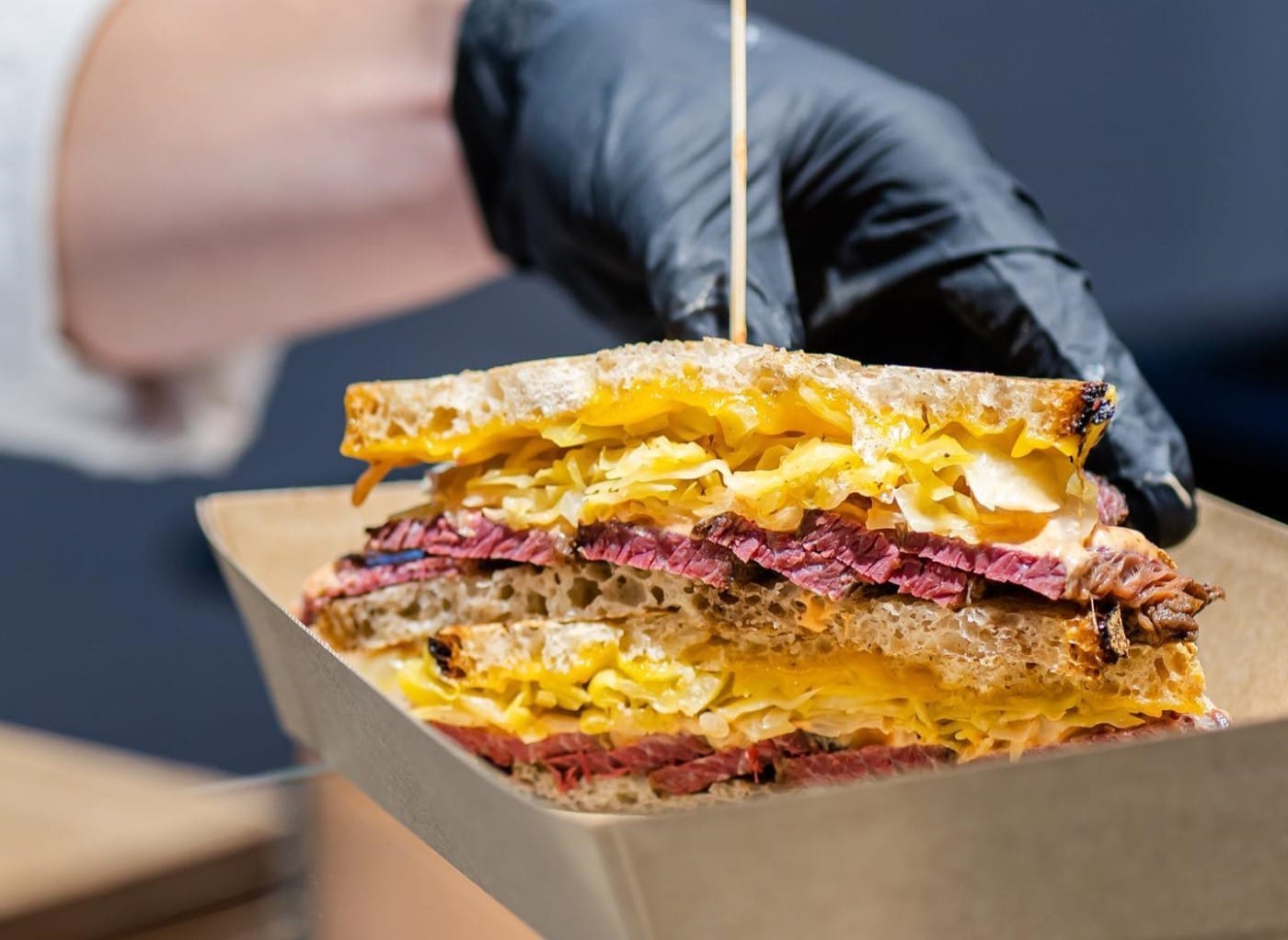 10 sandvișuri celebre şi povestea lor. Plus, unde să le savurezi în Bucureşti