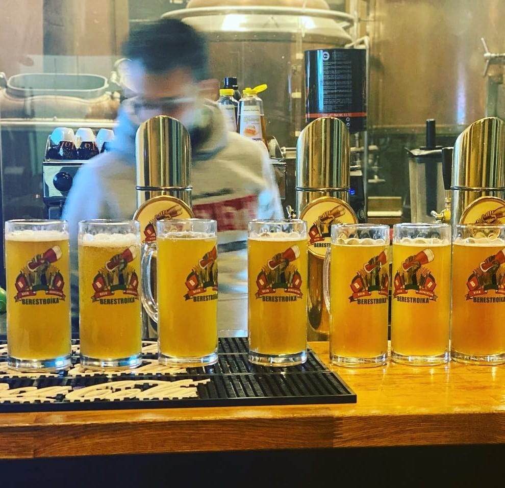 halbe cu bere artizanala de la Berestroika beer revolution