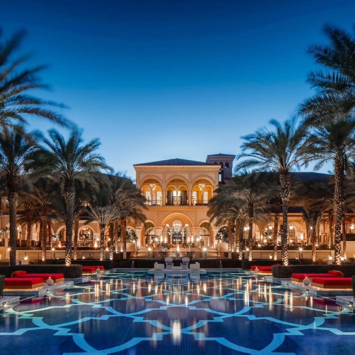 terasa și intrarea restaurantului STAY – Yannick Alléno din dubai