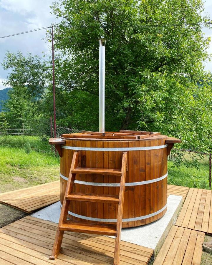 ciubăr în aer liber  la Glamont, Farcașa, Valea Bistriței. 