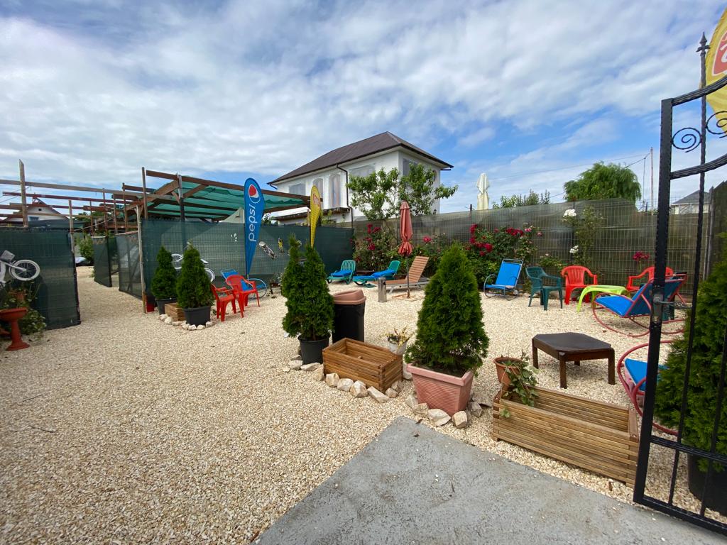 complex Aurora Glamping cu terasa si loc de joaca