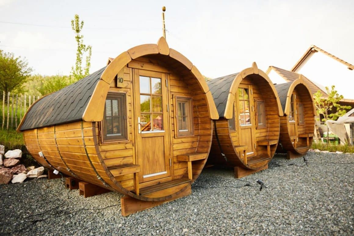 3 spatii de cazare sub forma de butoaie, la Complexul Butoaiele Transilvaniei