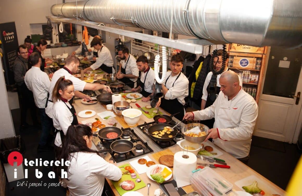 cursanti la cursuri de gatit Atelierele Ilbah