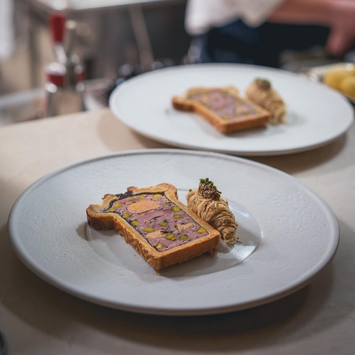 preparat de fine dining de la Latelier Relais & Chateayx