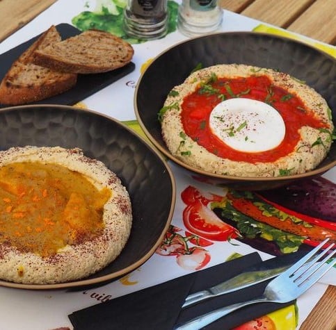 Shakshuka si thai food cu pui de la Coolinart