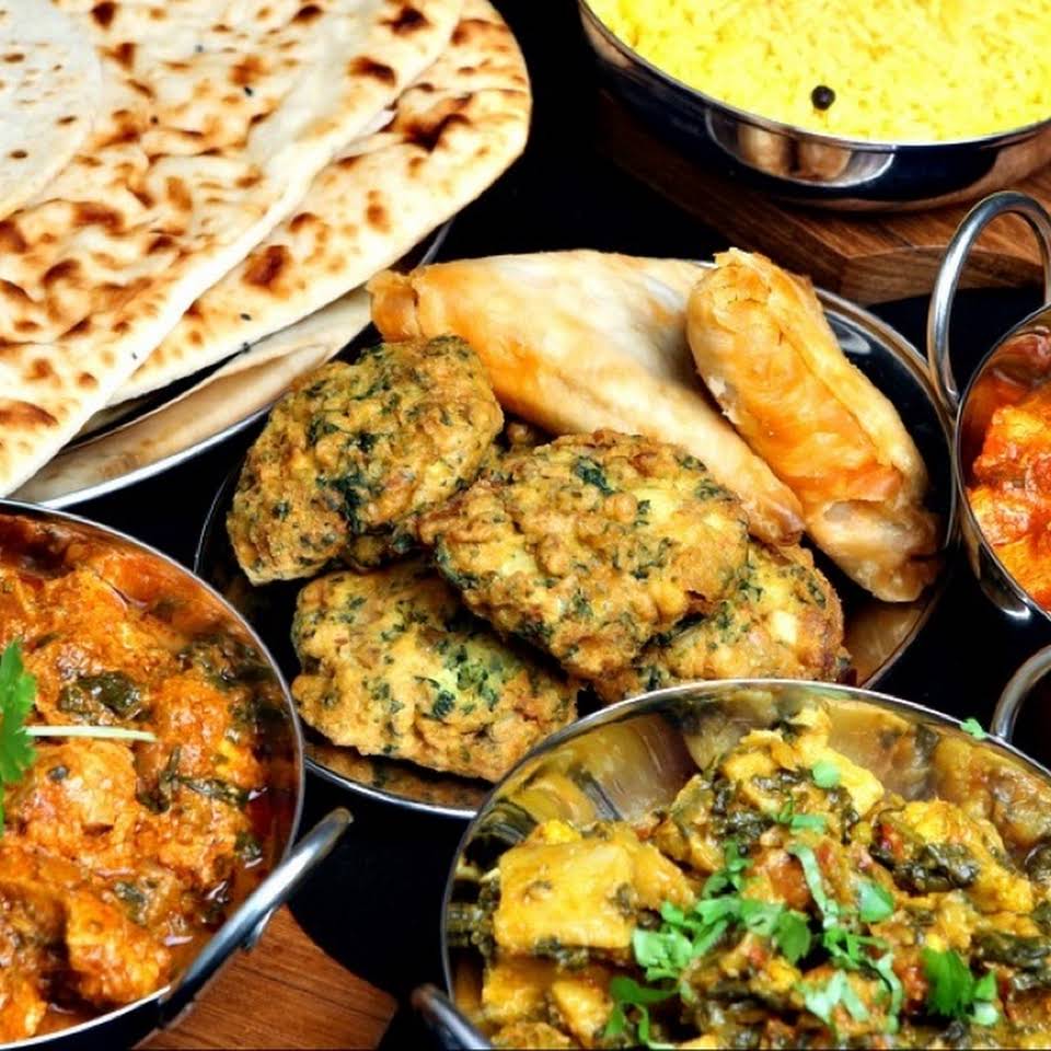 preparate din bucătăria indiană de la Everest Restaurant Bucureșști
