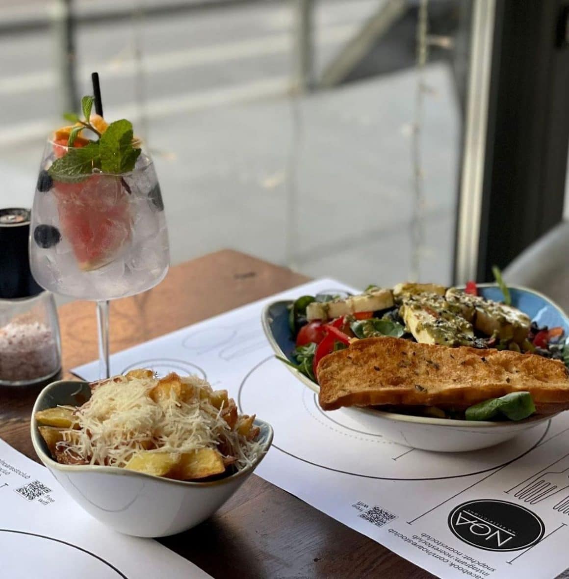 doua farfurii cu preparate de la Noa Resto Club