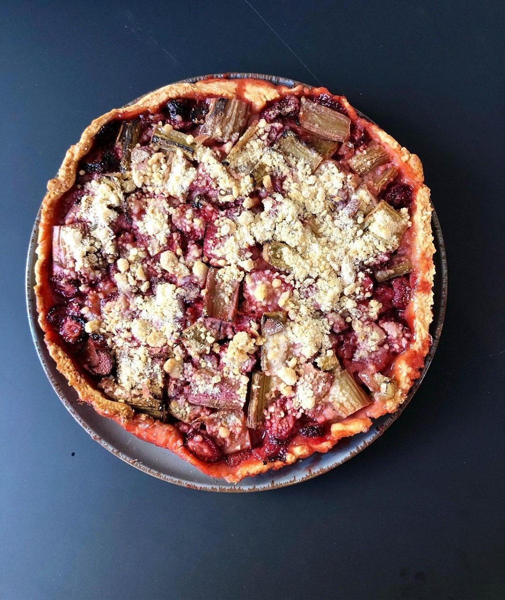 tarta cu rubarba fotografiata de sus de la Tertelicious