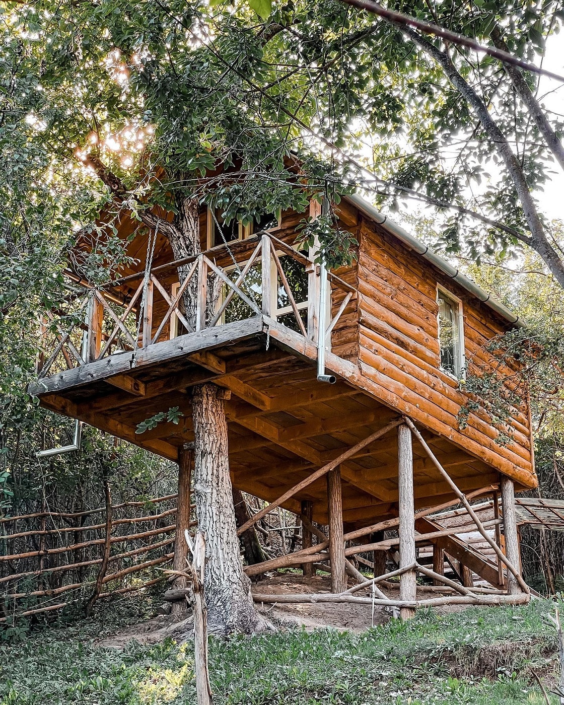Casută în copac din Hunedoara, Transylvania Treehouse