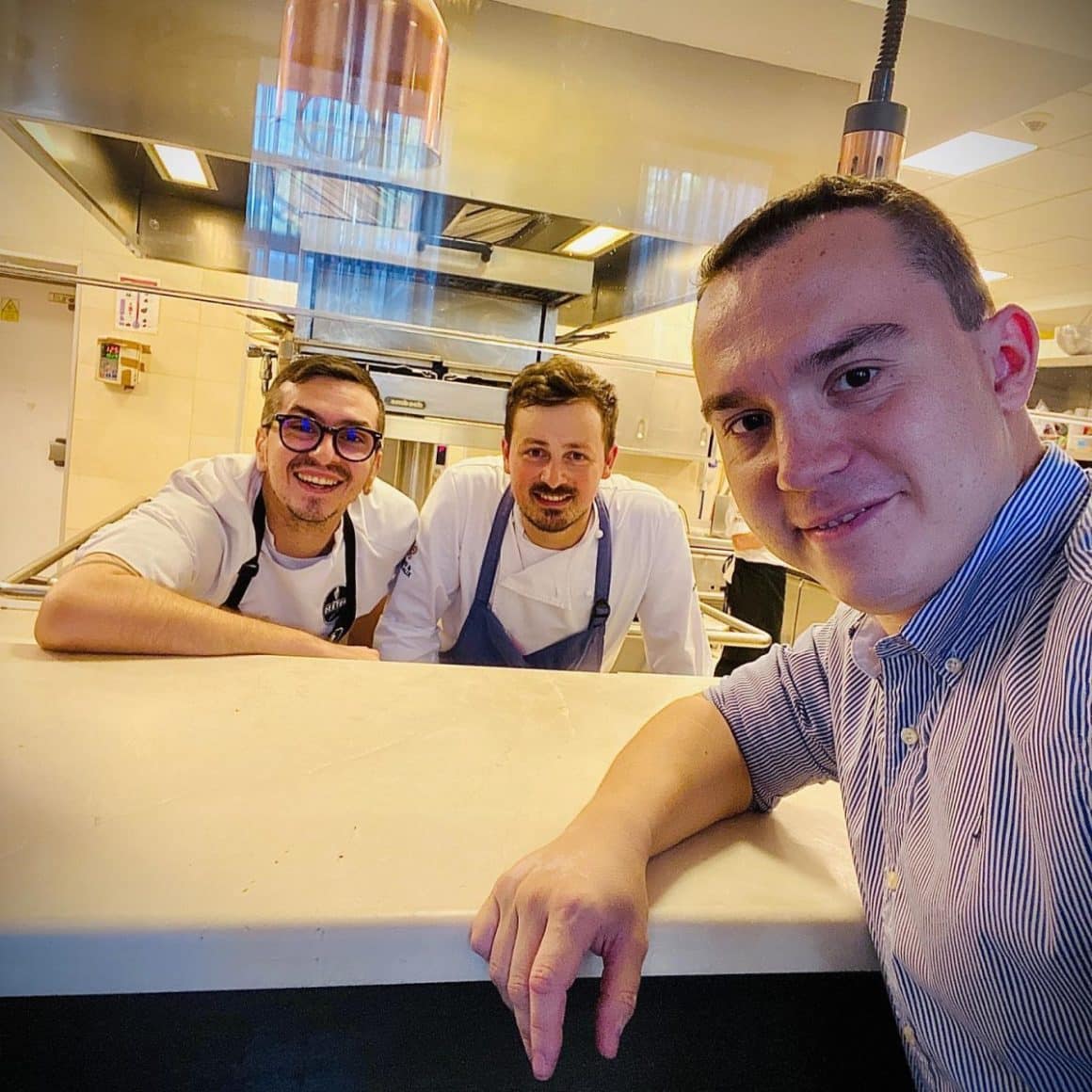 selfie Catalin FoodInRomania alaturi de chef Dexter, Bogdan Alexandescu