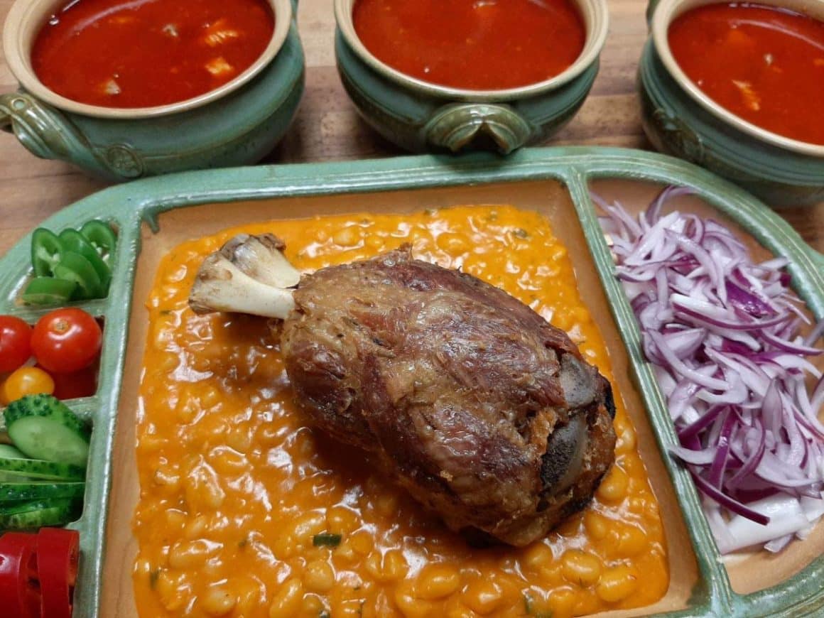 Ciolan cu fasole la restaurant Miska, judetul Arad. Restaurante de la sate, România culinară tradițională