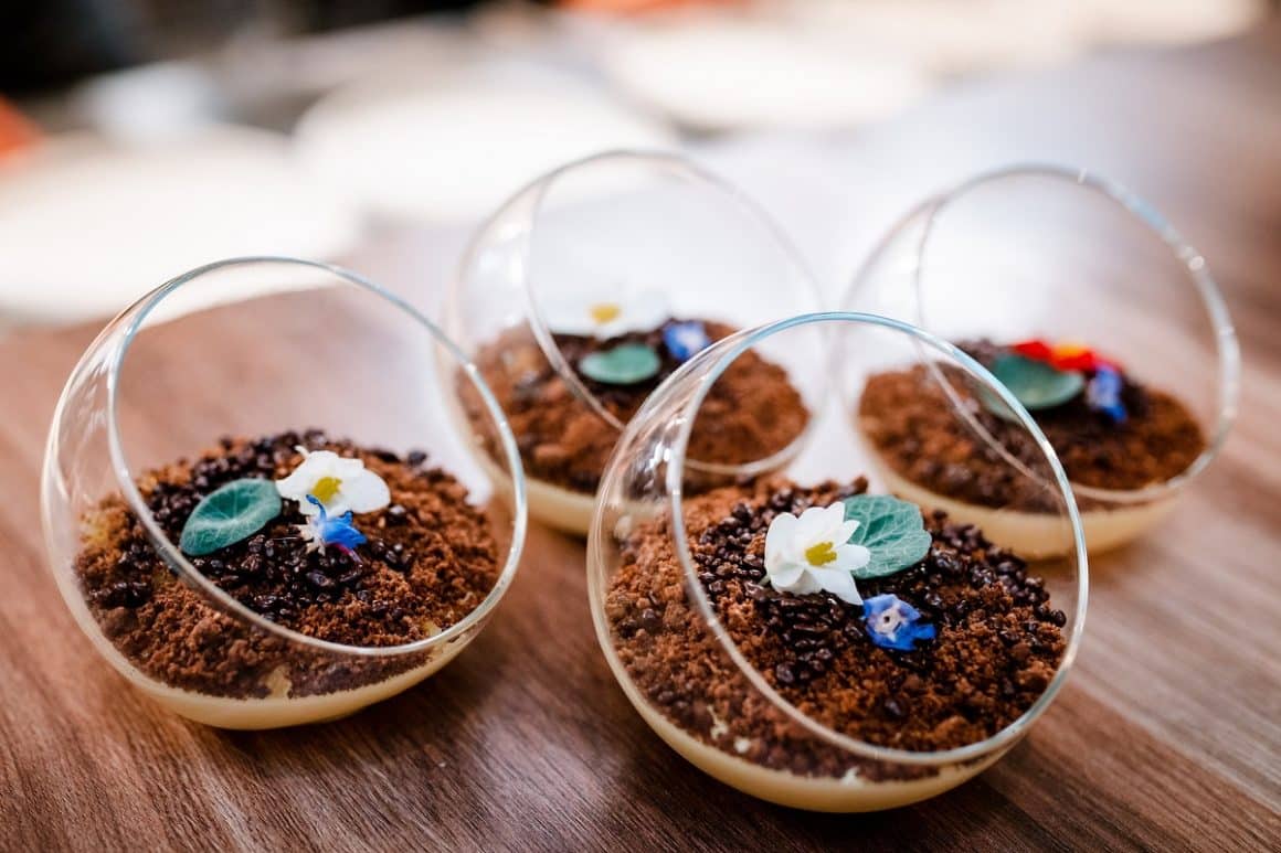 desert servit in glob de sticla la cina Etnavaganza