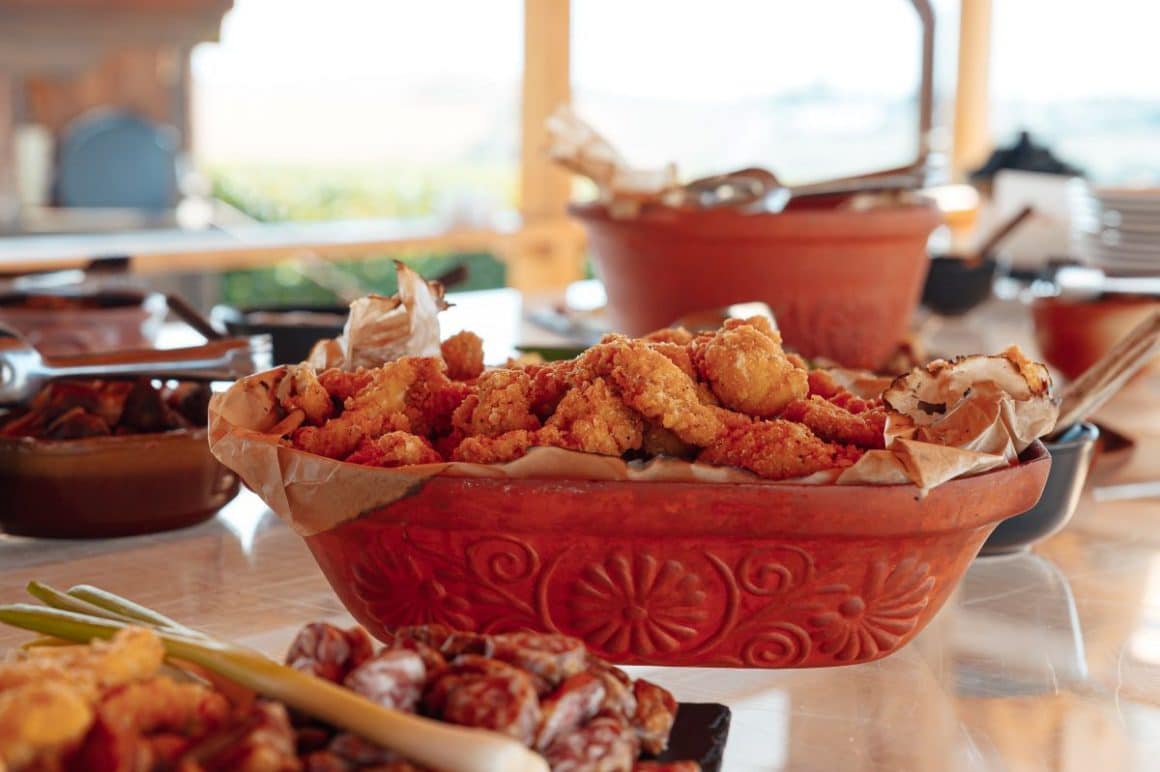 vas traditional de lut, cu sarmale, la restaurant Sarea-n Bucate din Turda