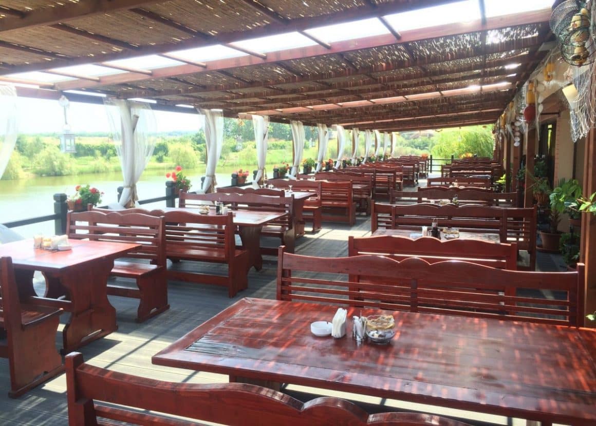Mese in restaurant Lacul racilor - Cherhanale de pe litoralul românesc