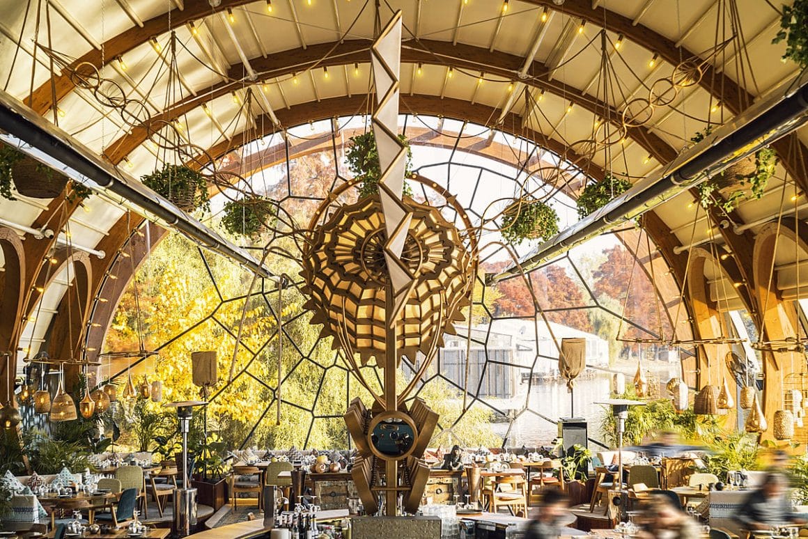 Imagine din restaurant Hiro Bay, unul din cele mai Instagramabile restaurante din București