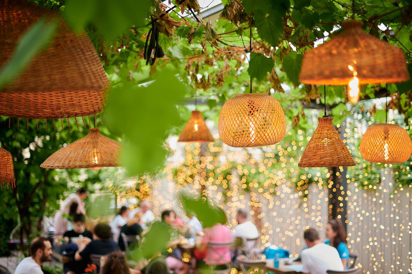 Grădini ascunse din Bucureşti, de un farmec aparte