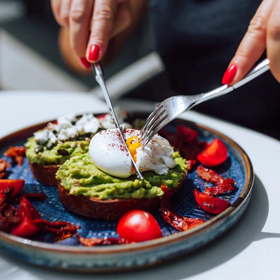Avocado Toast la Gram Bistro, brunch în București