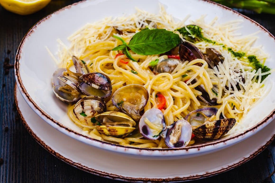 Farfurie cu Spaghetti alle Vongole, preparate tradiționale din Amalfi
