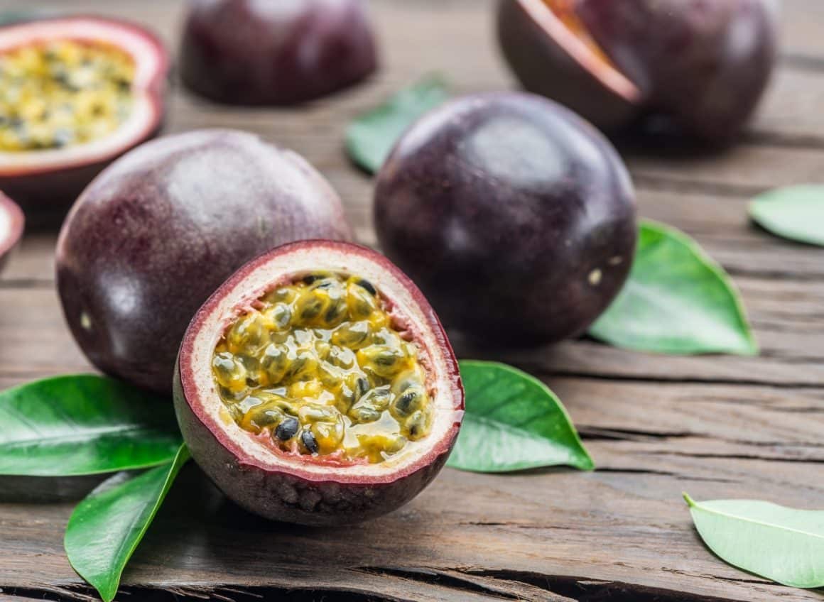 close up cu fructul pasiunii