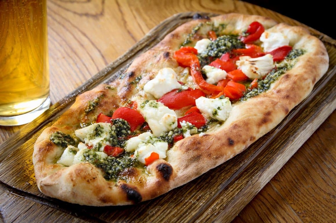 Ftira, un fel de pizza. Mâcare din Malta, mâncare malteză