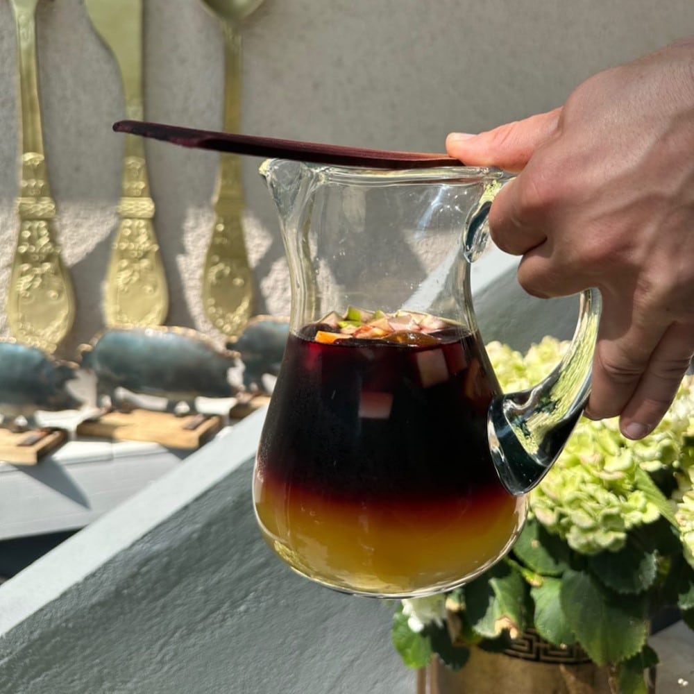 carafa cu Sangria la restaurant Pata Negra Bucuresti