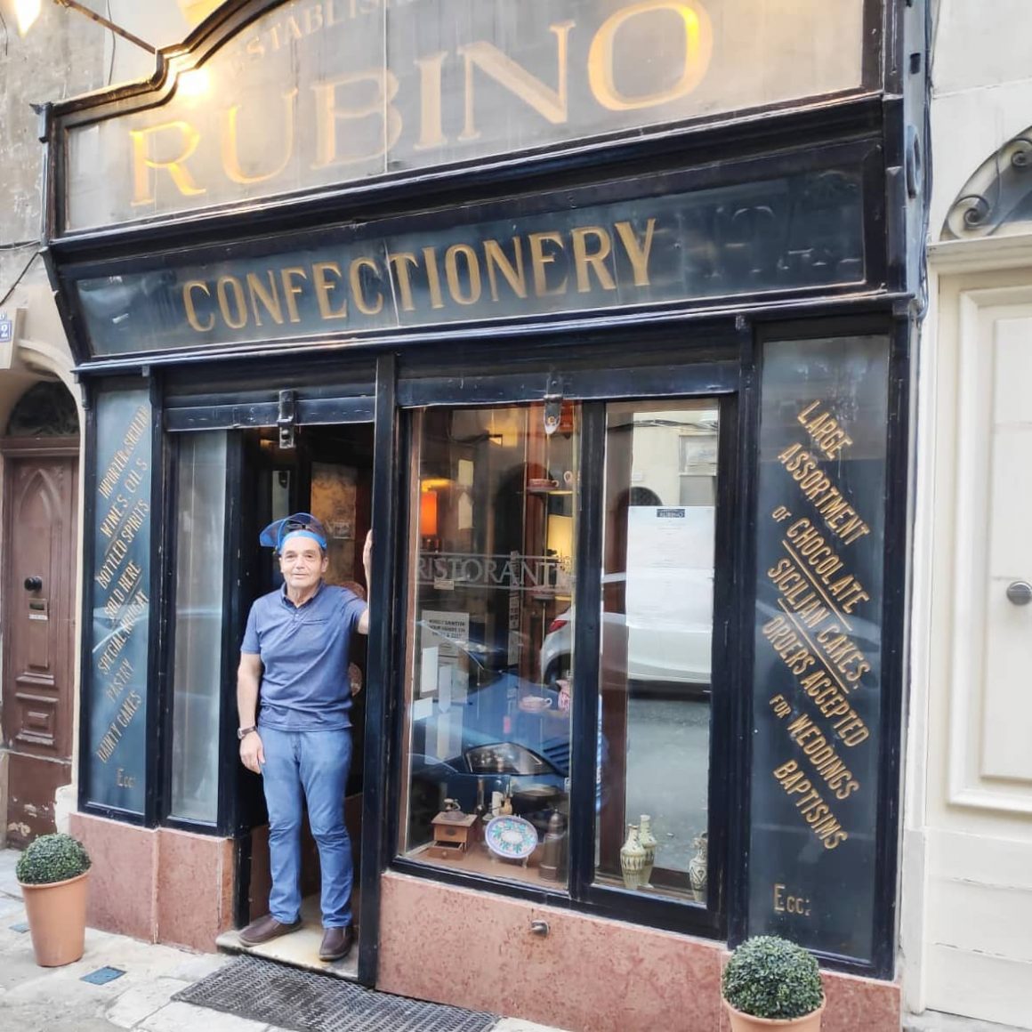 intrarea in restaurant Rubino, Valletta, Malta. Mâncare din Malta