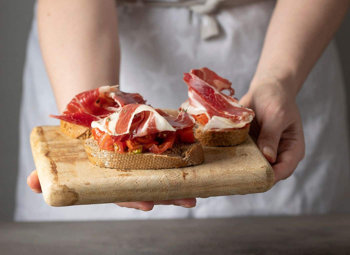 Care e diferența între jamon iberico și prosciutto