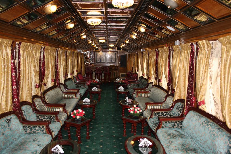 vagon restaurant din Trenul Palace on Weels India.
