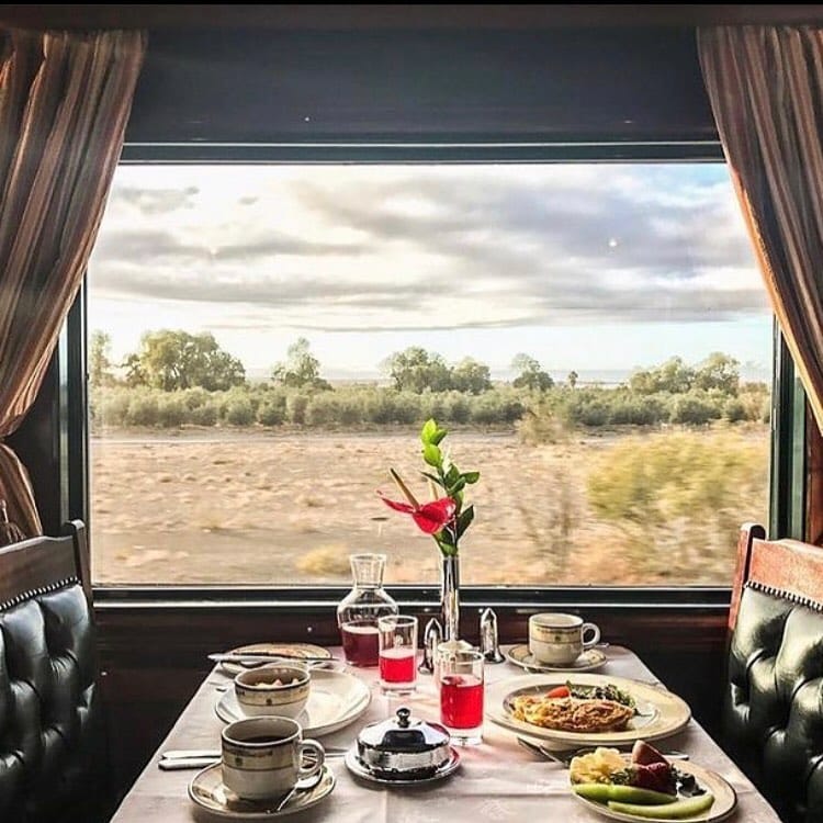 Vagonul restaurant de lux din trenul Rovos, Africa