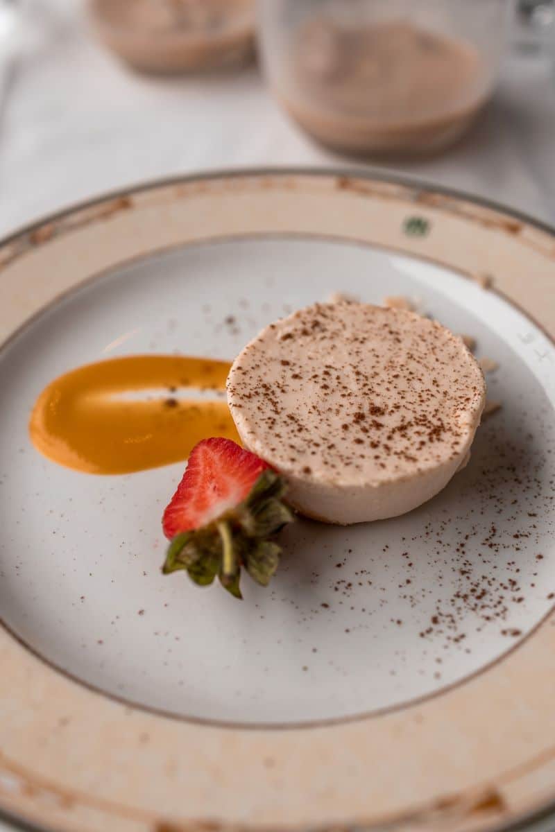 mancare din trenul Rovos, Africa. trenuri internaționale de lux