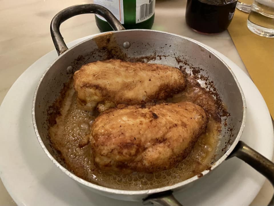 o porție de burro e salvia, mâncarea tradițională din Toscana