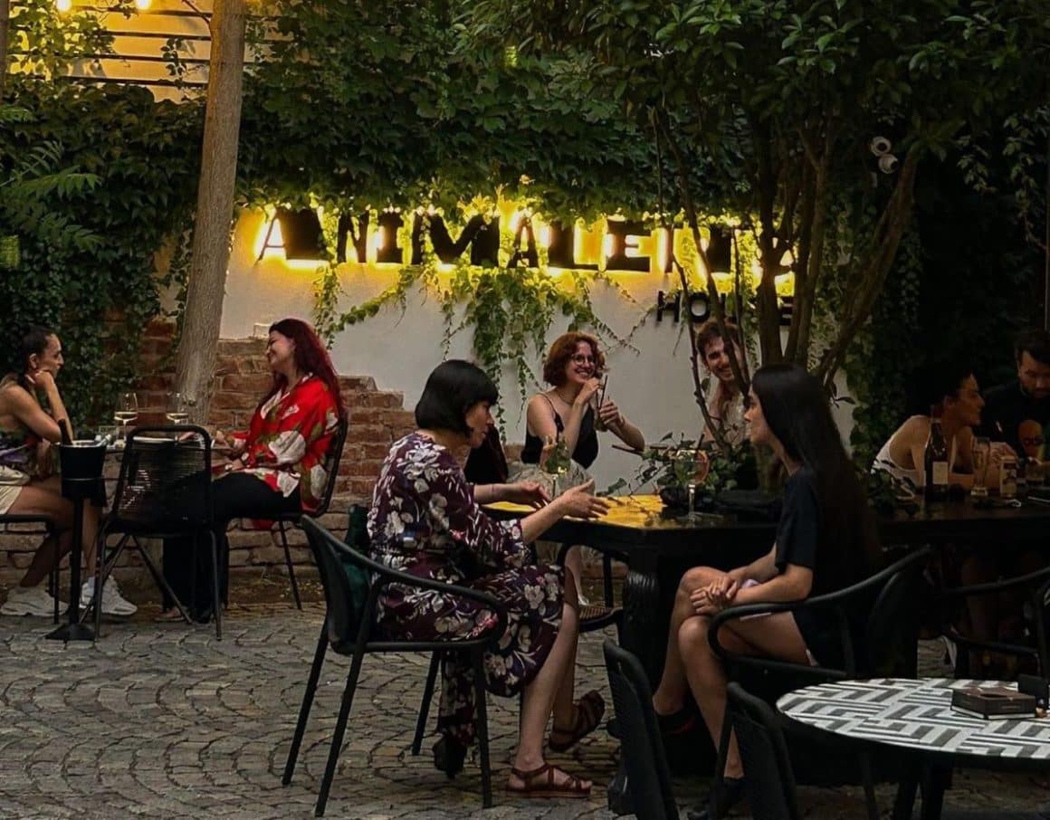 terasa restaurantului animaleto, unul din locuirle cu muzică live din bucuresti