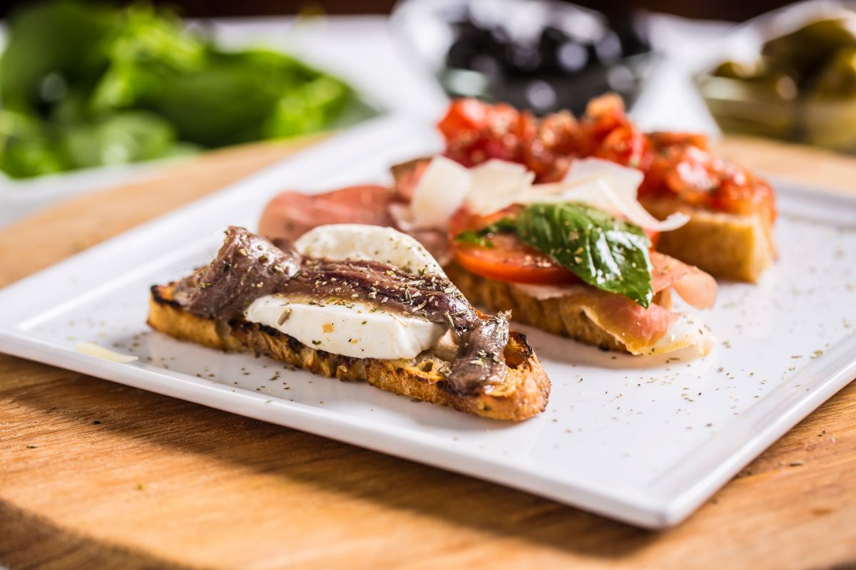 Care e diferența între anșoa și sardine?