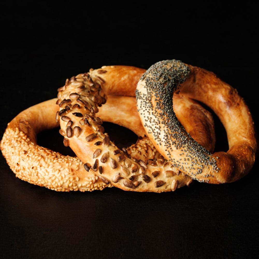 covrigi cu sare, mac si susan de la simigeria Matei, Street food în București