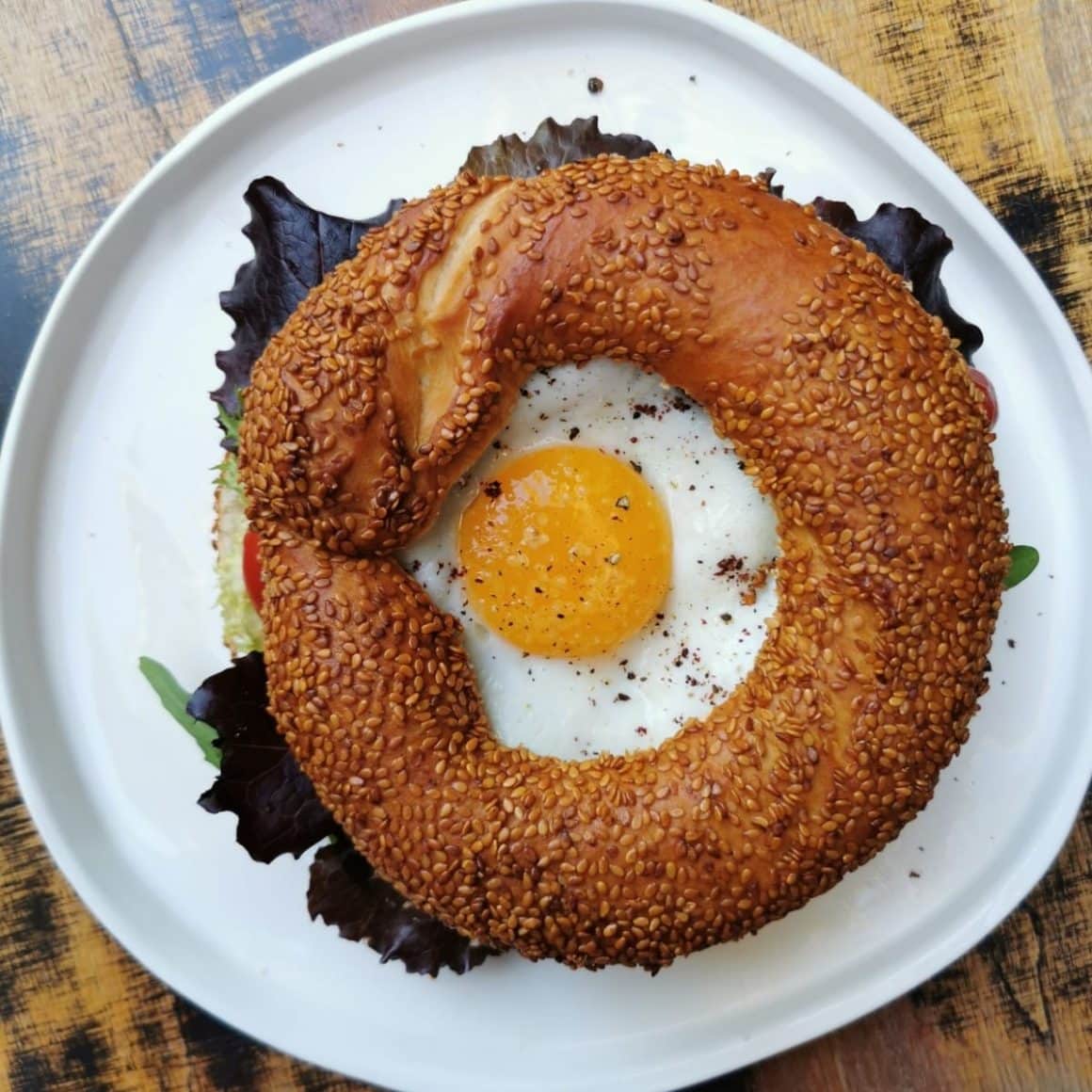 sandvis cu ou prajit de la Ou București