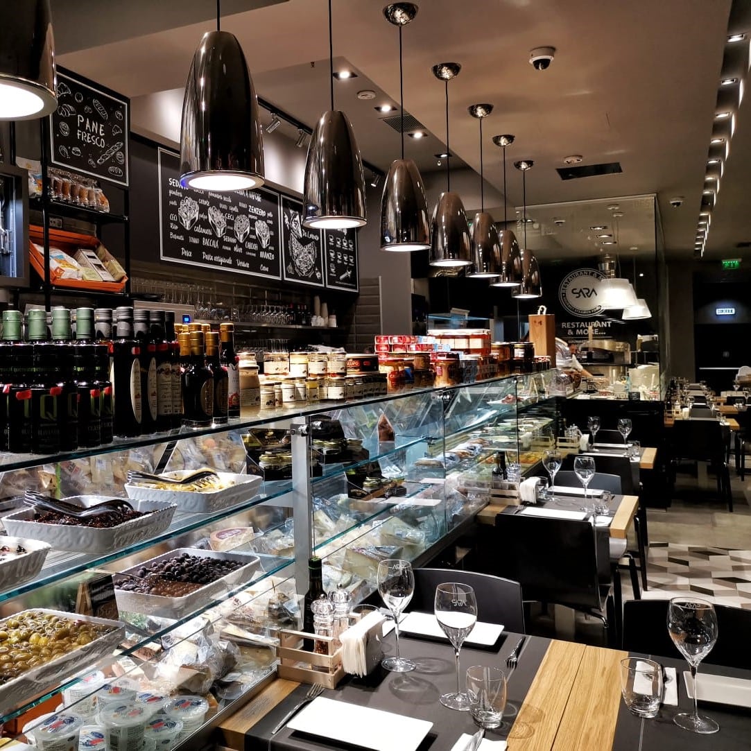 interiorul restaurantului Sara Bucuressti