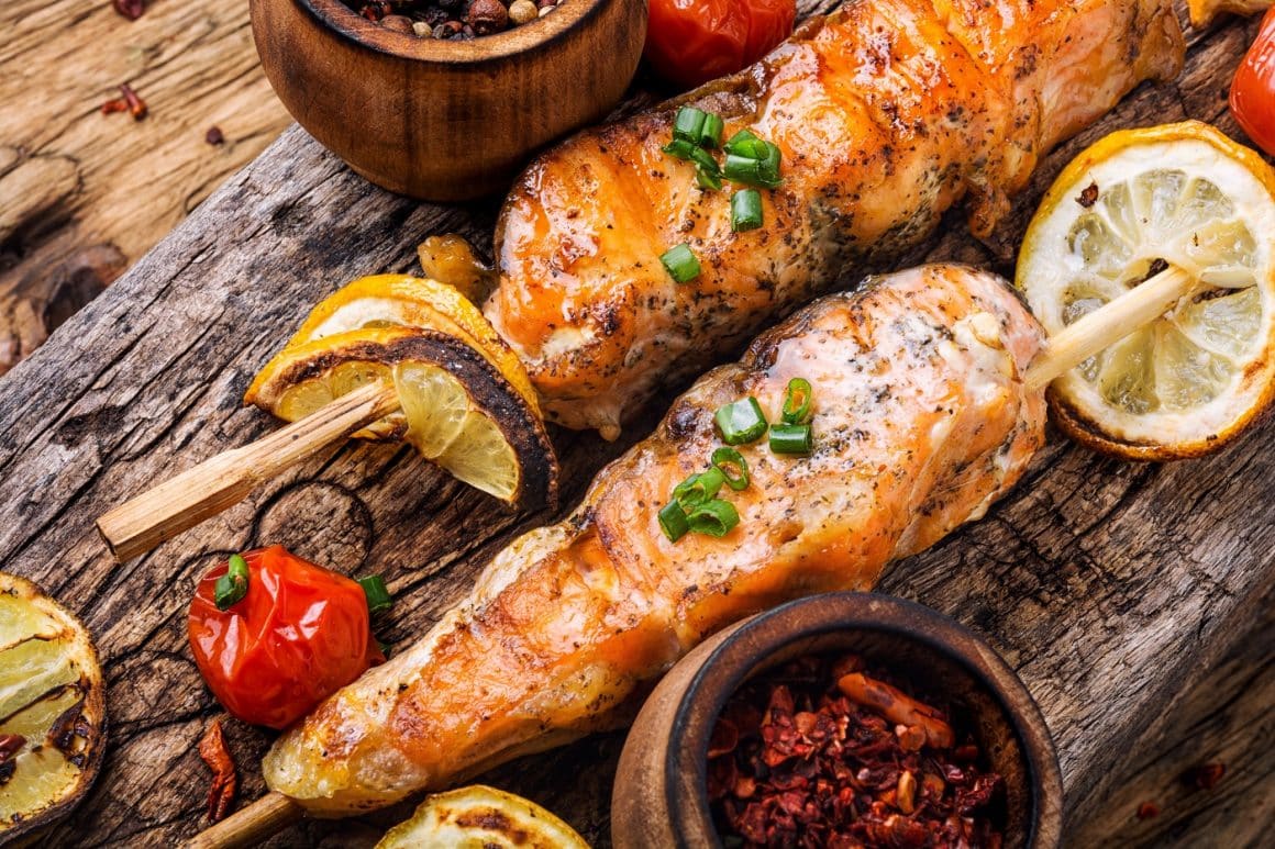 Somon la grătar, cu legume. Cum se gătește somonul