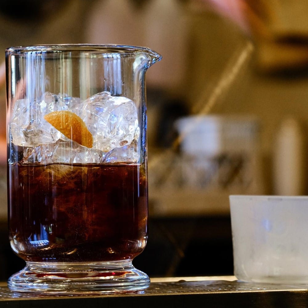 recipient cu bautura alcoolica cu gheata