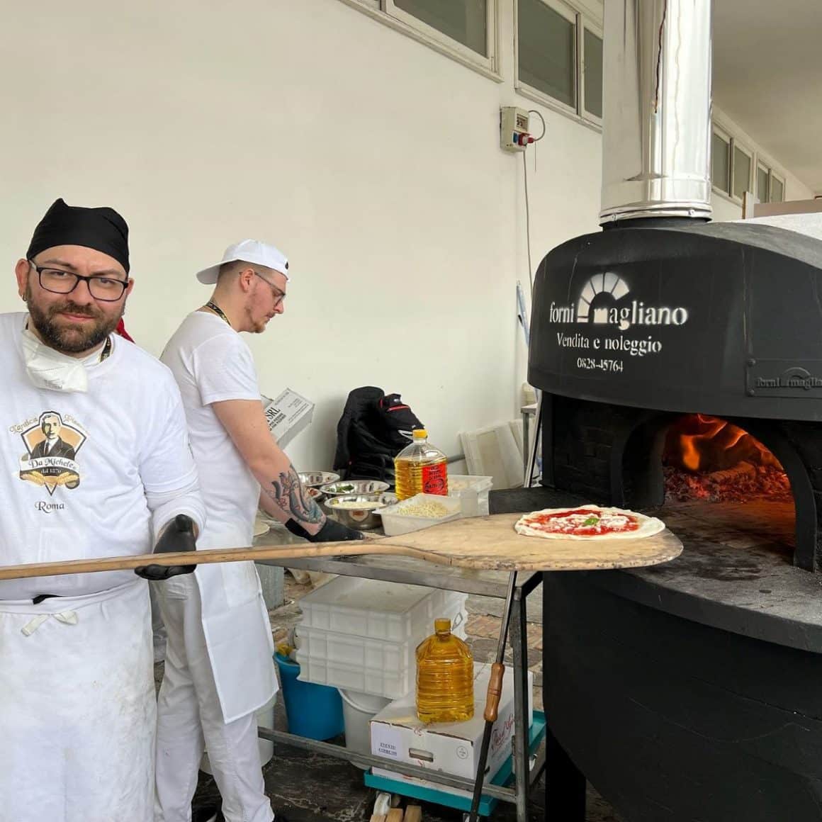 bucatari de la L'Antica Pizzeria da Michele (Napoli)