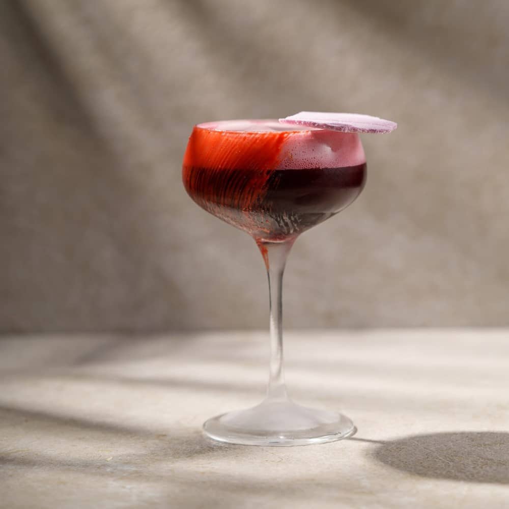 cocktail Cosmpopolitan de la Decadance bar, unul din cocktail baruri din București