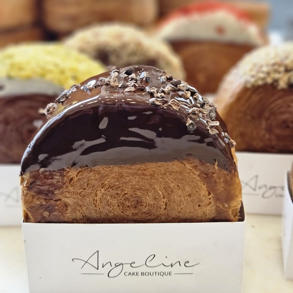 rulocu cu crema glasat cu ciocolata