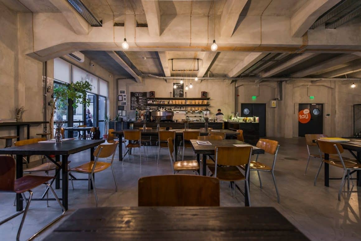 Beans & Dots de la Palatul Universul, spatiu modern, industrial, cu cafea de specialitate