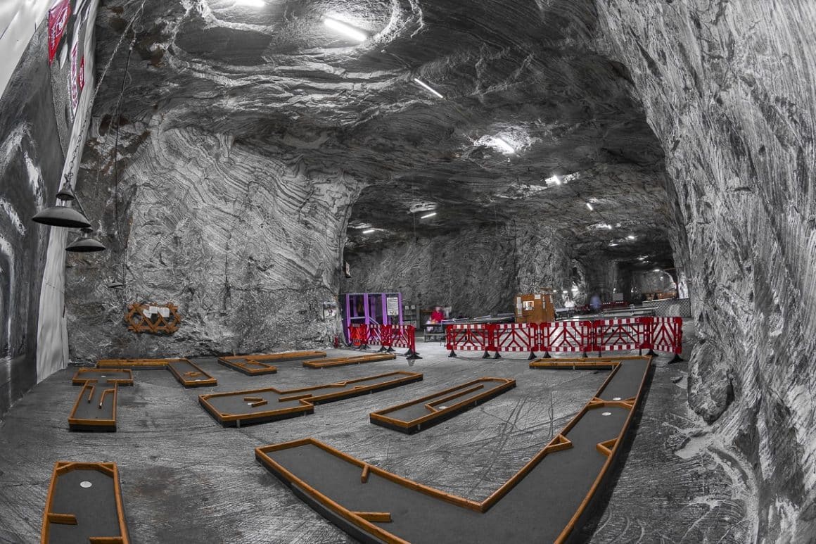 Teren de mini golf de la Salina Târgu Ocna
