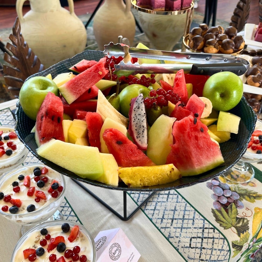 platou cu fructe proaspete