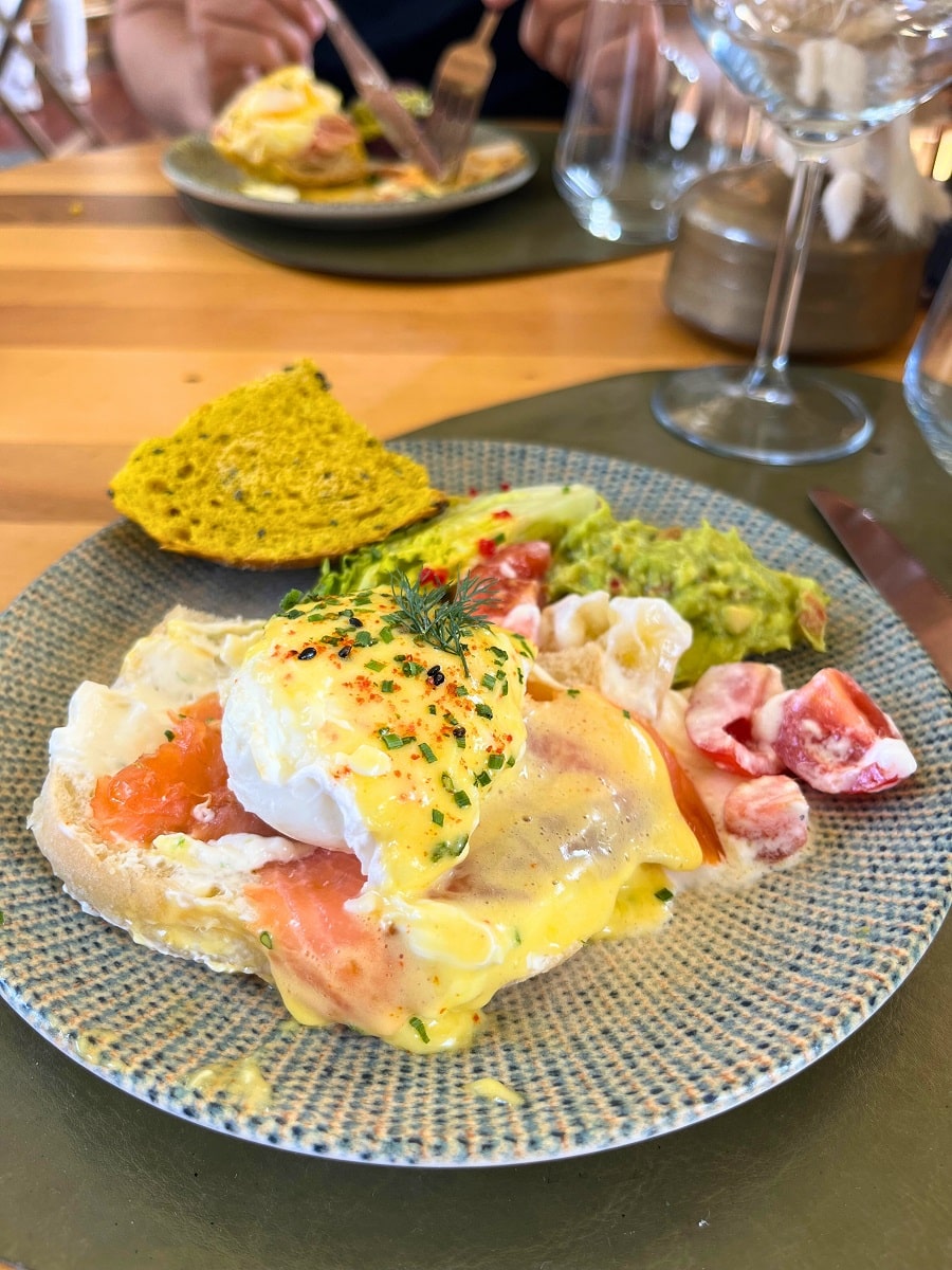 oua Benedict de la Hiro Bay